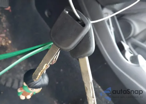 2010 Honda Fit z USA, uszkodzony, nr VIN JHMGE8H21AS006060